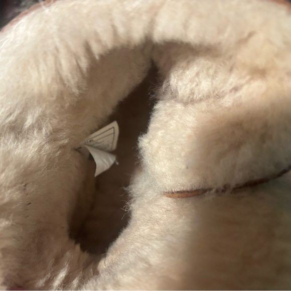 Ugg Bailey Button Mini in women’s size 7 in chestnut - Picture 11 of 11